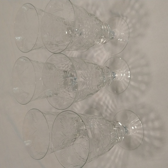 Set of 6 etched crystal wine glasses 8 ounces - Picture 1 of 4